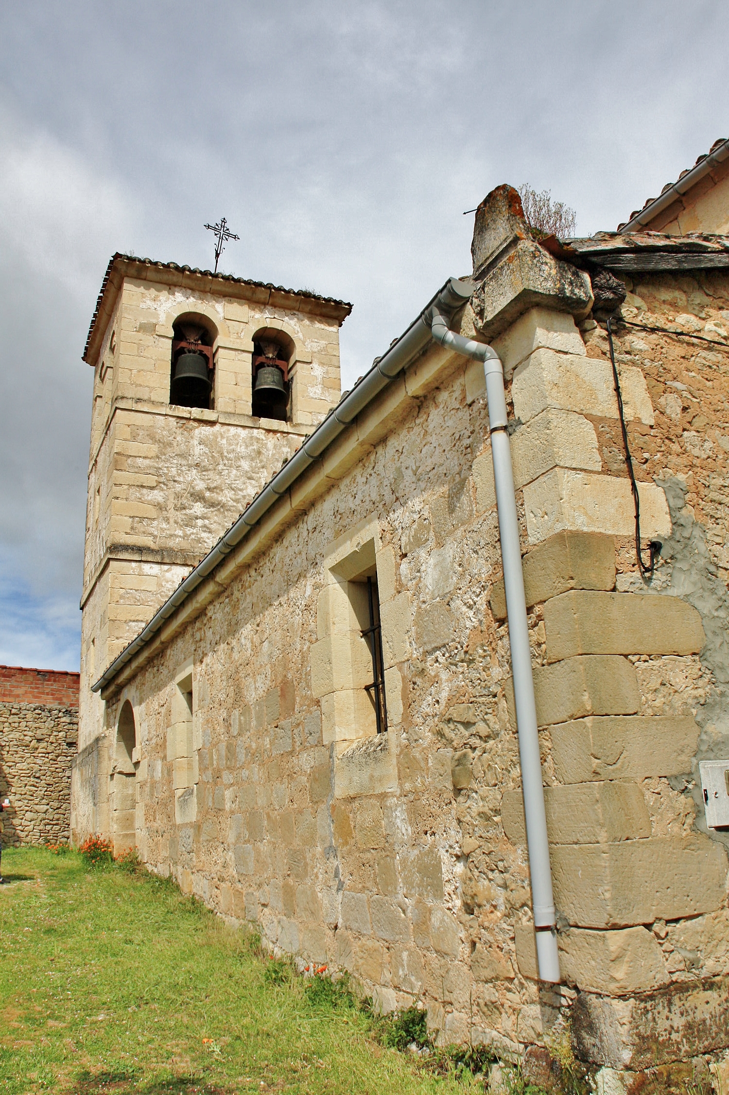 Foto: Iglesia - Puentedey (Burgos), España
