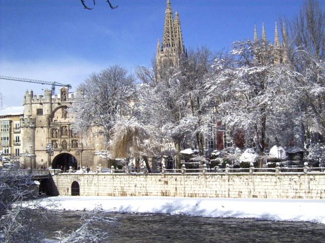 Foto: Rio Arlanzon y Catedral - Burgos (Castilla y León), España