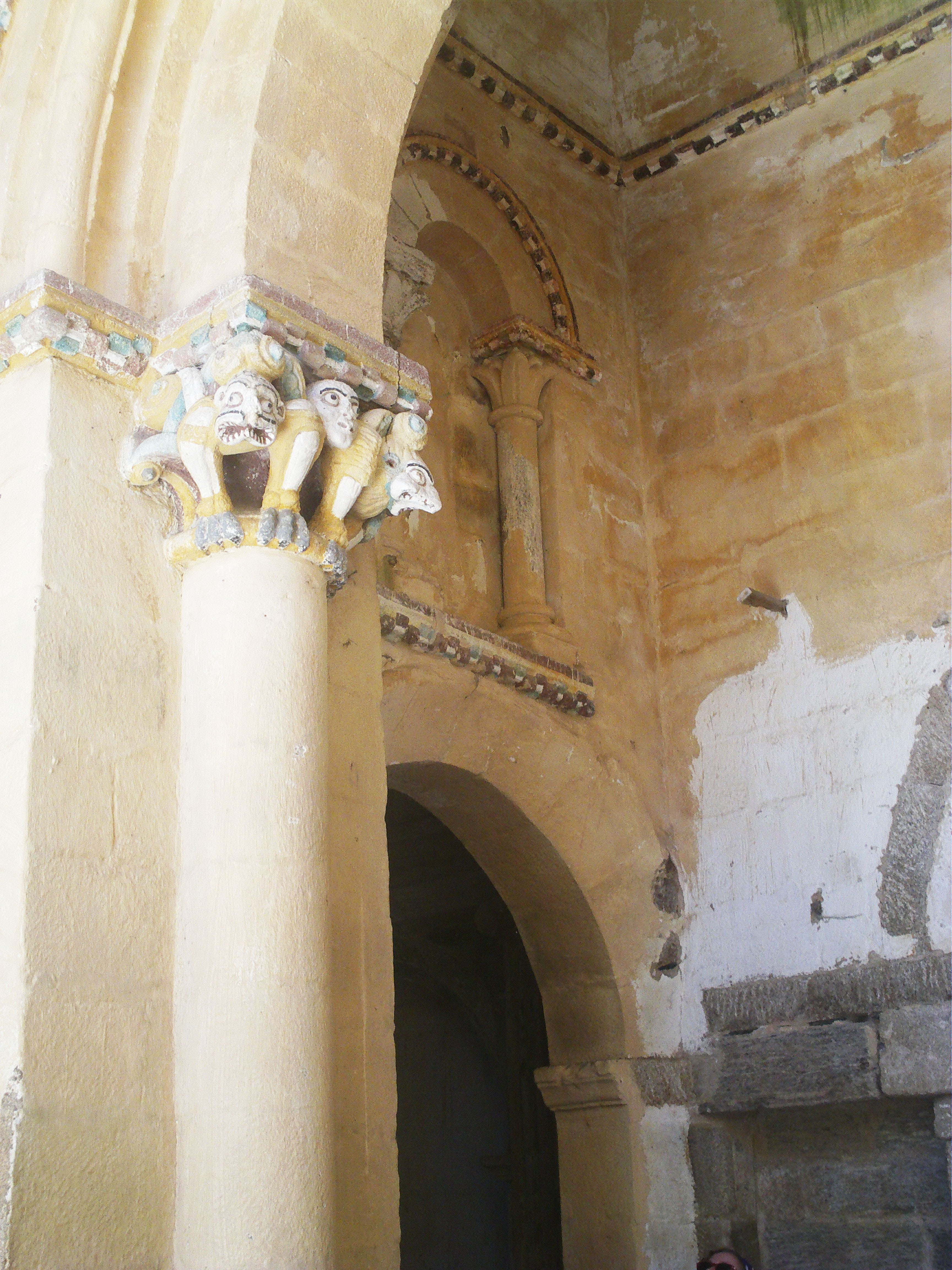 Foto: Monasterio de San Paio - castro caldelas (Ourense), España