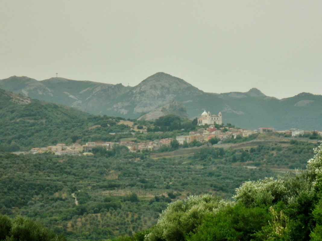 Foto: Vista del pueblo - Cuglieri (Sardinia), Italia