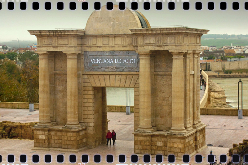Foto: ENTRADA AL PUENTE ROMANO - Córdoba (Andalucía), España