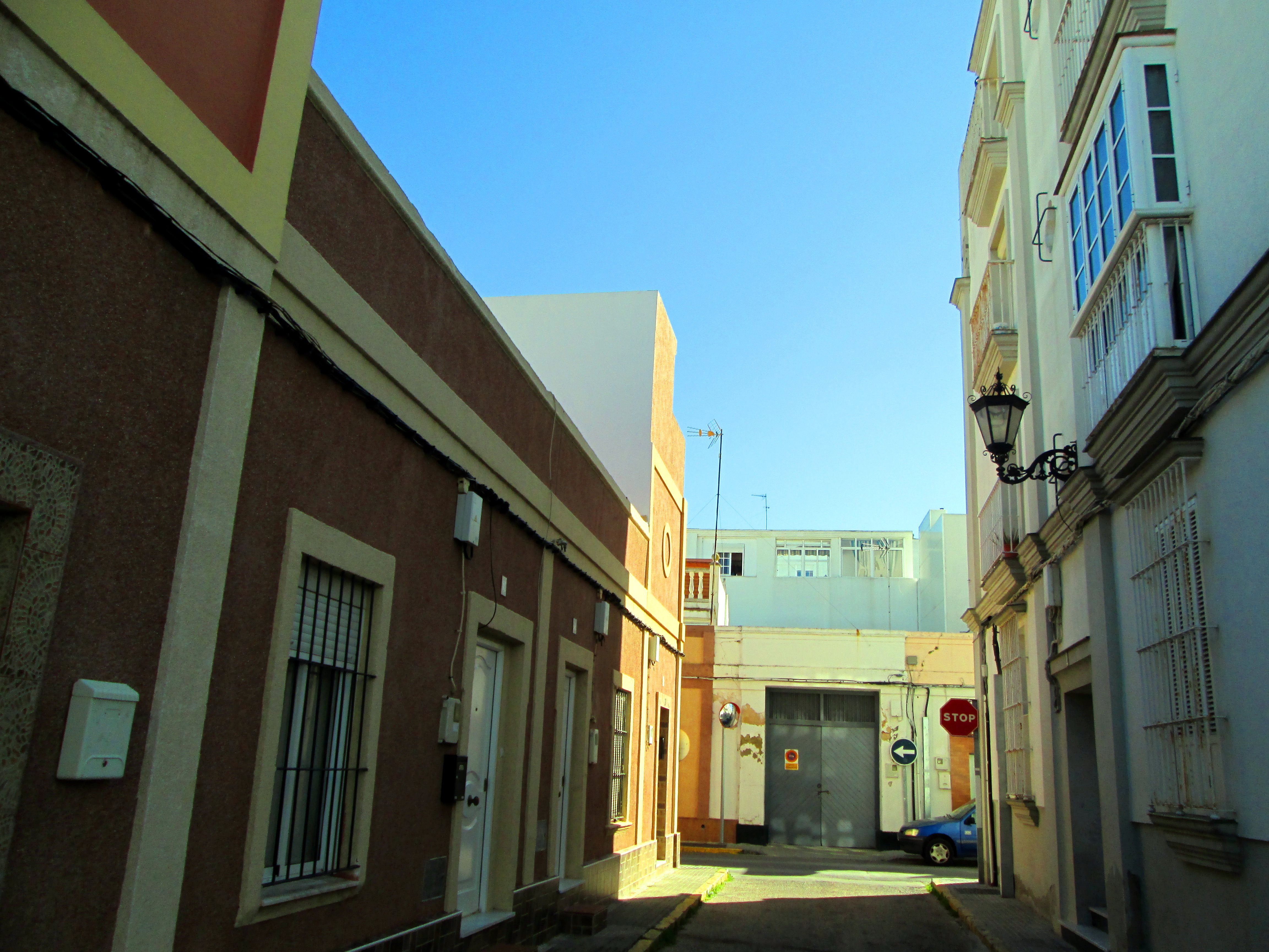 Foto: Calle Comte. Guardia Civil Gómez Réula - San Fernando (Cádiz), España