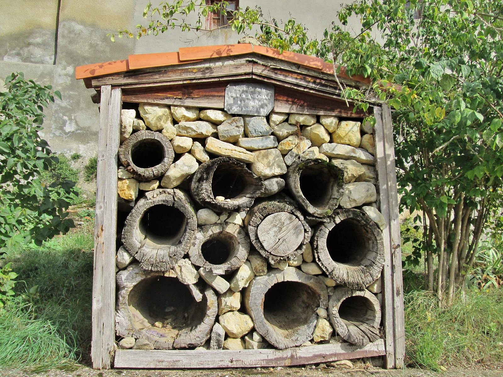 Foto: Monumento a las abejas - Antoñana (Álava), España