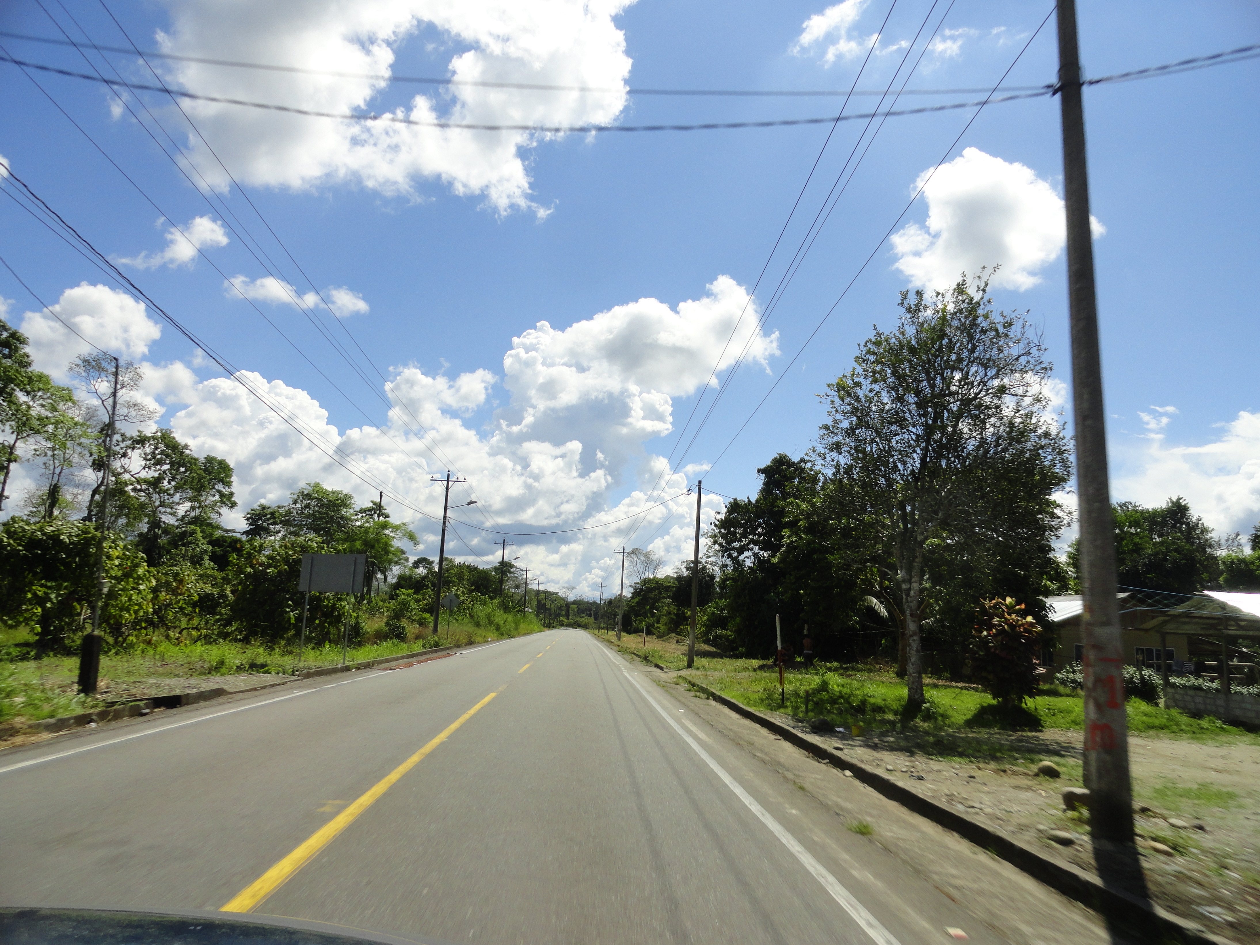 Foto: Carretera - Ahuano (Napo), Ecuador