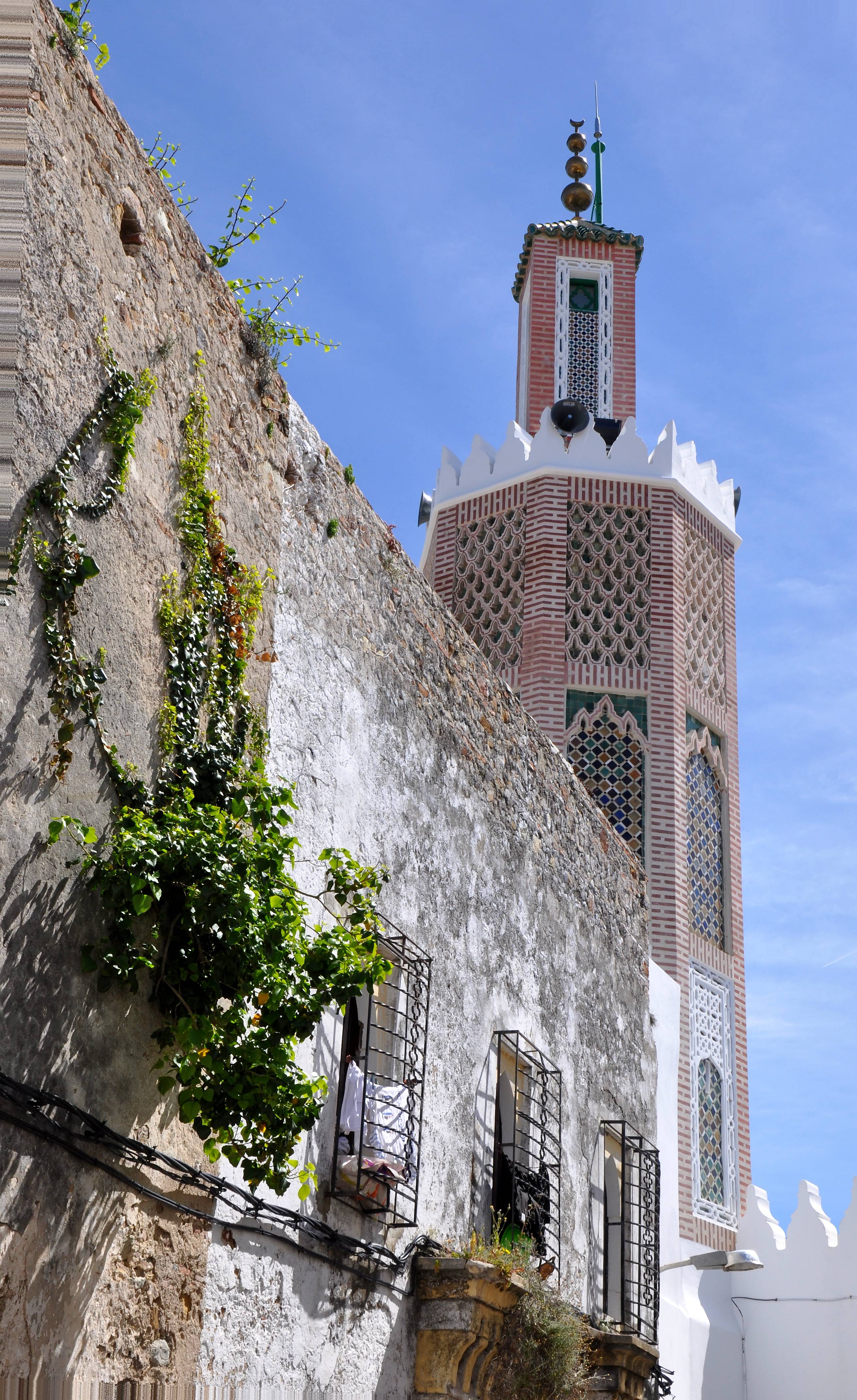Foto: Muralla y minarete - Tanger (Tanger-Tétouan), Marruecos