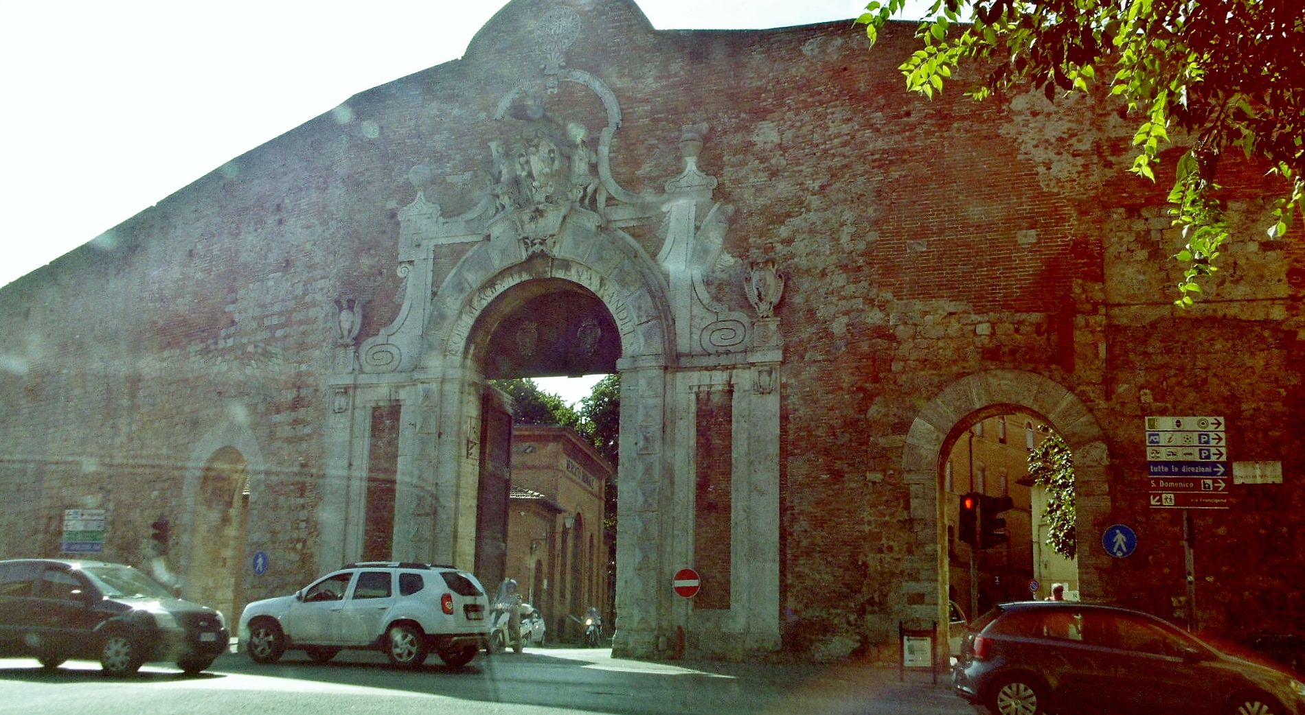Foto: Puerta de la muralla - Siena (Tuscany), Italia