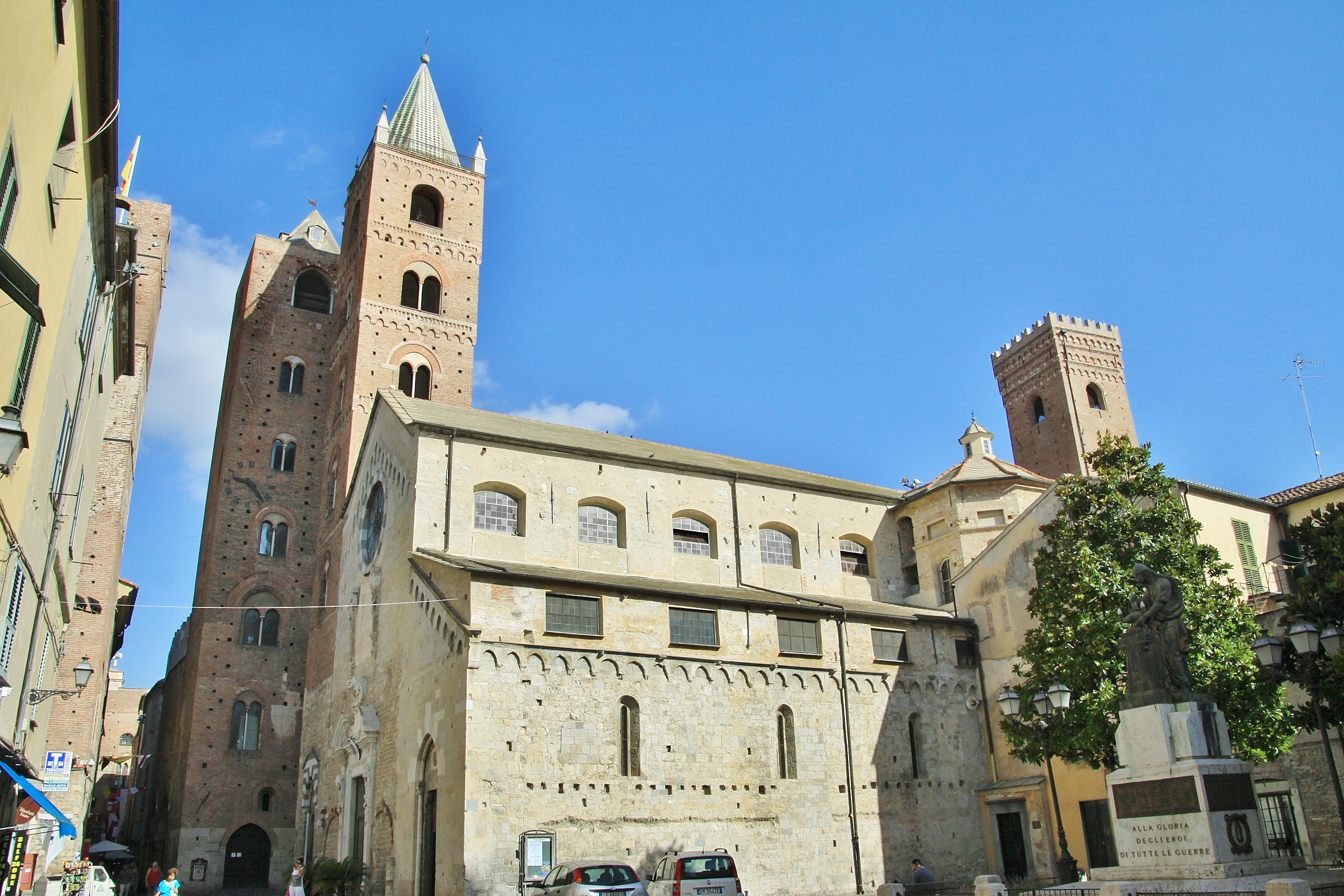 Foto: Catedral de San Miguel - Albenga (Liguria), Italia