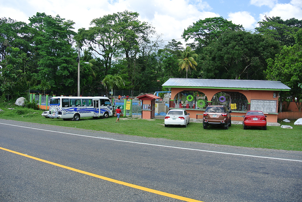 Foto: centro turistico la montañita carretera al puerto de tela - La Montañita Tela (Atlántida), Honduras
