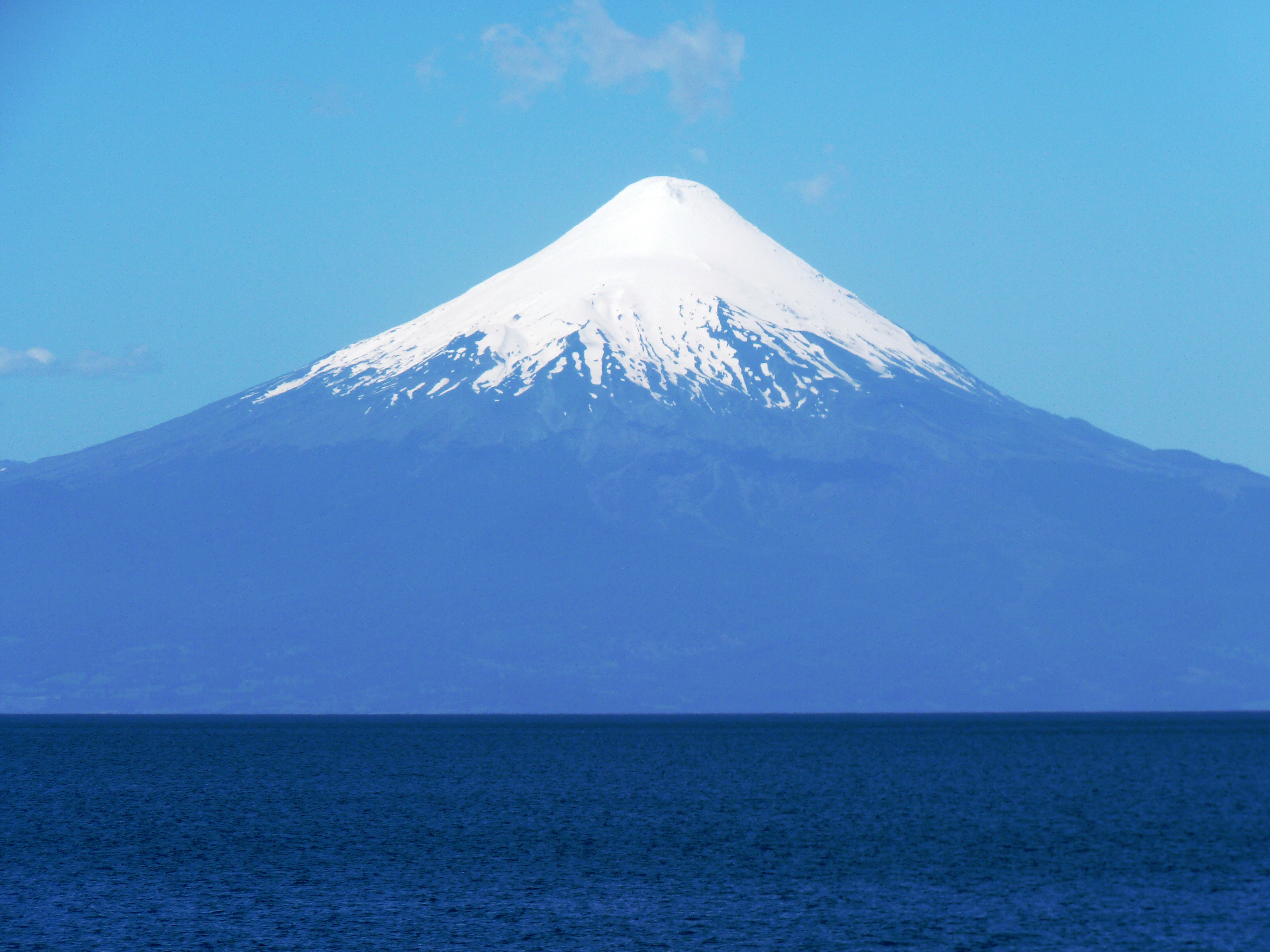 Foto: Volcán Osorno. - Frutillar (Los Lagos), Chile