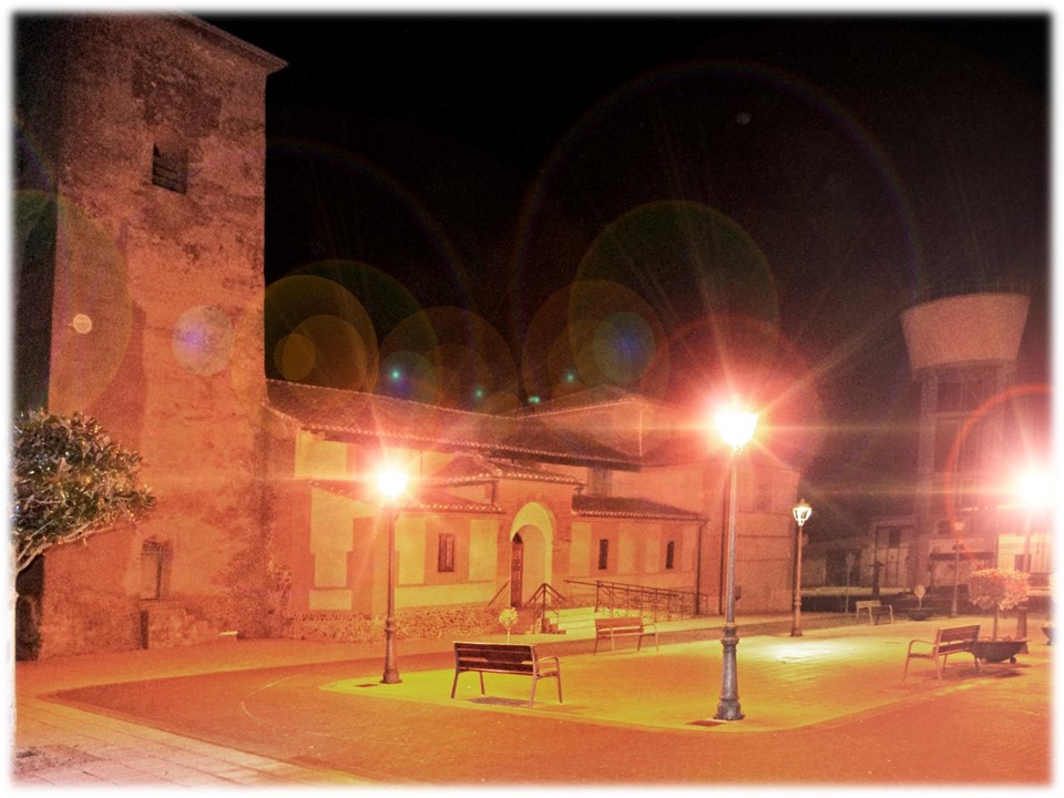 Foto: La Plaza de noche - Bercianos Del Paramo (León), España
