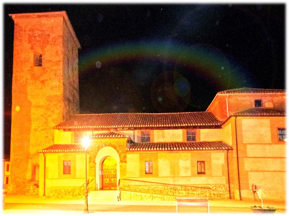 Foto: La iglesia de noche - Bercianos Del Paramo (León), España