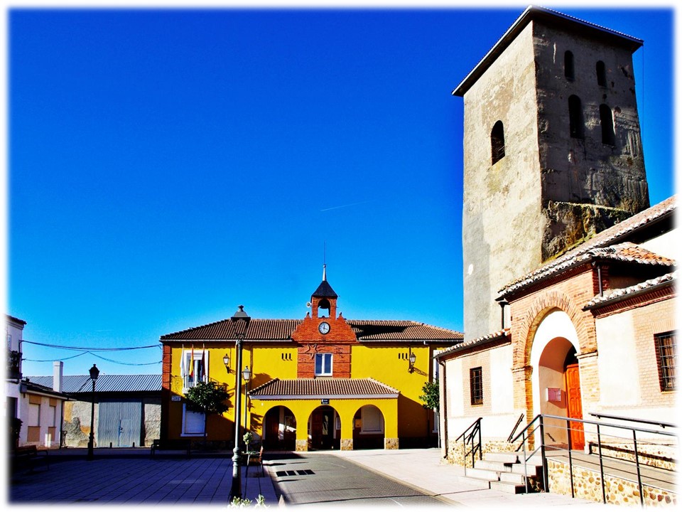 Foto: LA PLAZA DEL AYUNTAMIENTO - Bercianos Del Paramo (León), España