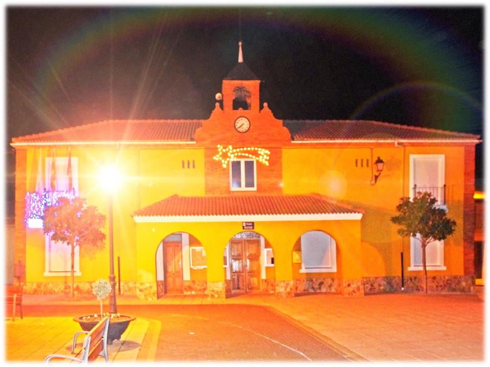 Foto: EL Ayuntamiento de Noche en Navidad - Bercianos Del Paramo (León), España