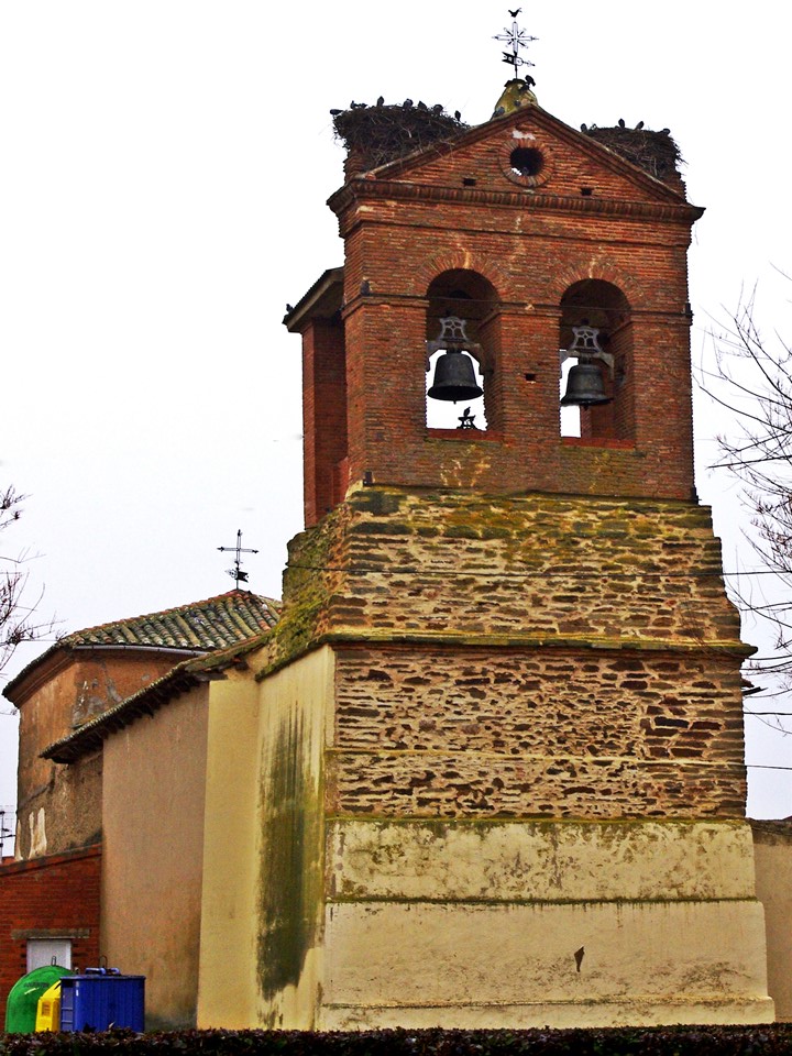 Foto: la torre y la iglesia - Villar Del Yermo (León), España
