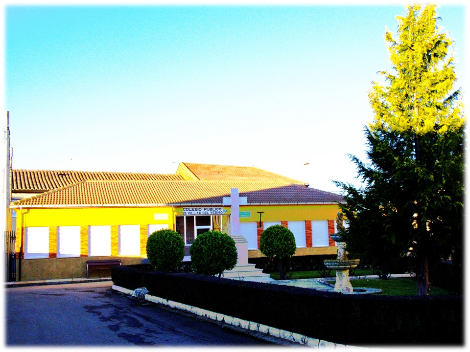 Foto: Escuelas municipales - Villar Del Yermo (León), España
