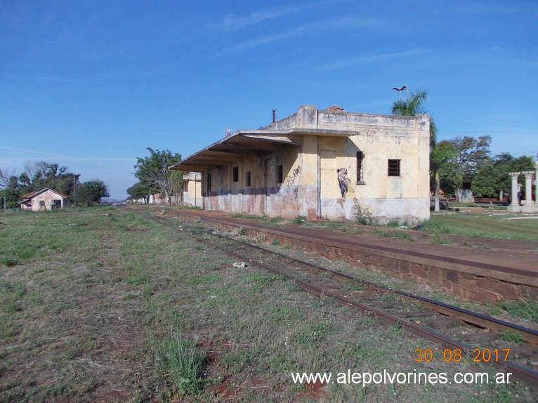 Foto: Santa Mariana BR - Monumento a la Biblia - Santa Mariana (Paraná), Brasil