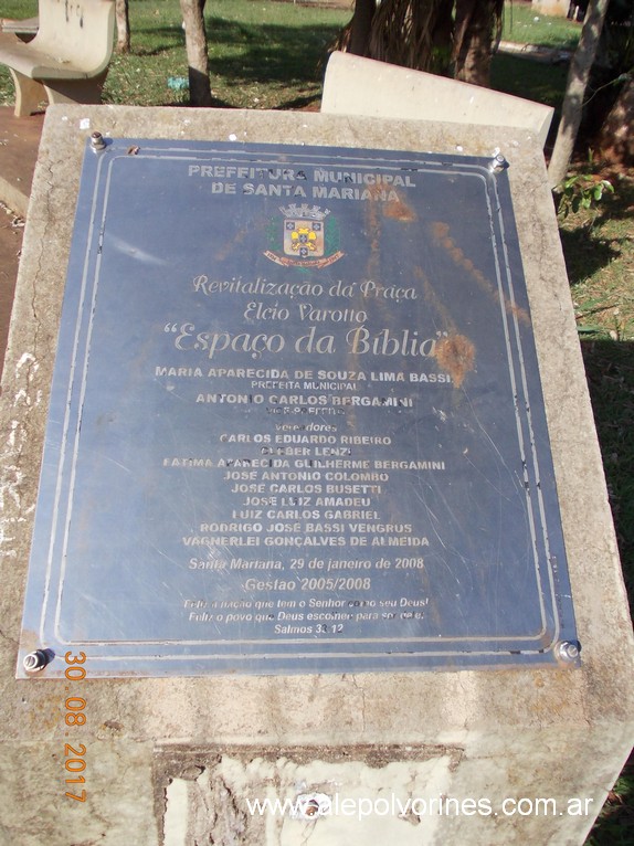 Foto: Santa Mariana BR - Monumento a la Biblia - Santa Mariana (Paraná), Brasil