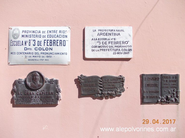 Foto: Escuela 3 de Febrero - Colonia Hughes (Entre Ríos), Argentina