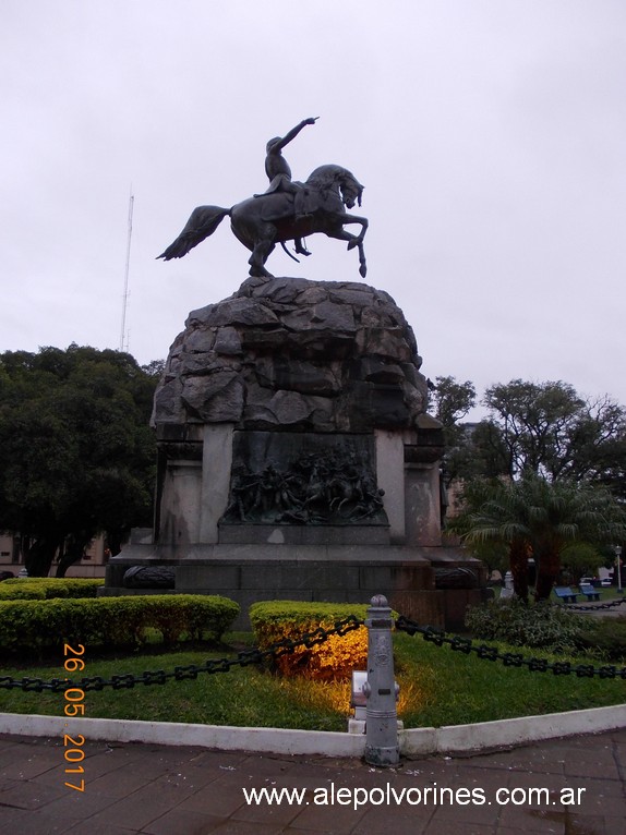 Foto: Plaza 25 de Mayo - Corrientes, Argentina