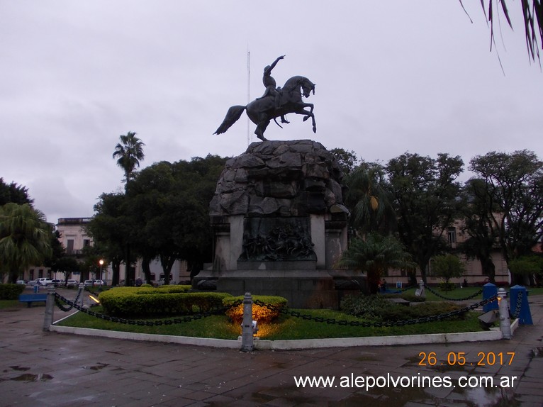 Foto: Plaza 25 de Mayo - Corrientes, Argentina