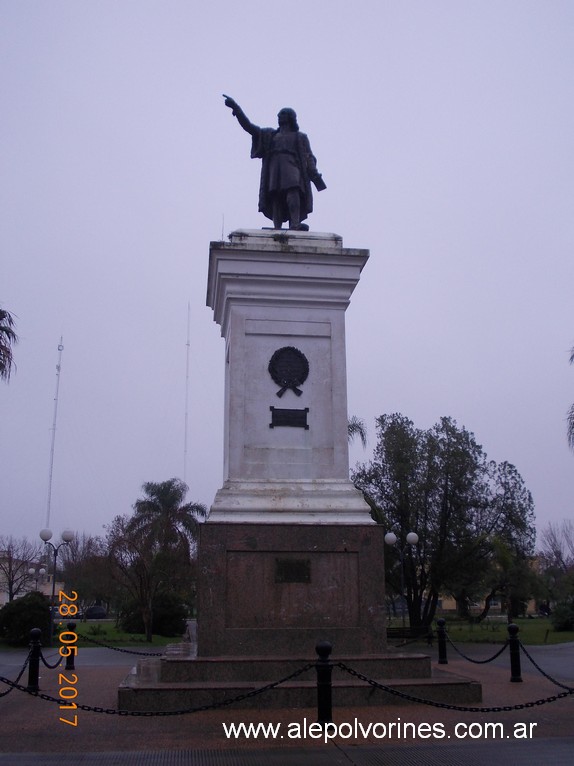 Foto: Monumento a Colon - Monte Caseros (Corrientes), Argentina