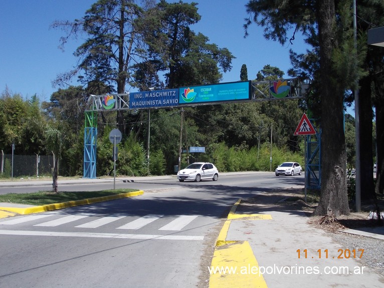 Foto: Acceso a Maquinista Savio - Maquinista Savio (Buenos Aires), Argentina