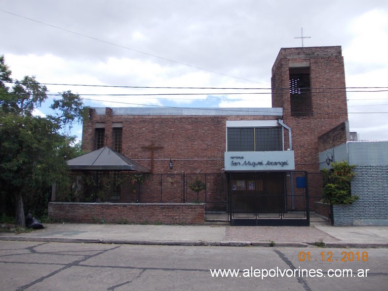 Foto: Moron Parroquia San Miguel Arcangel - Moron (Buenos Aires), Argentina