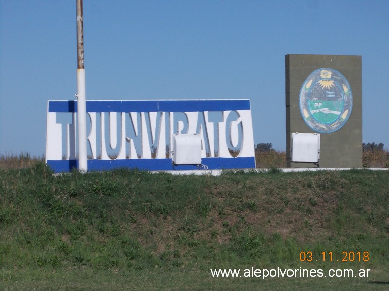 Foto: Acceso a Triunvirato - Triunvirato (Buenos Aires), Argentina