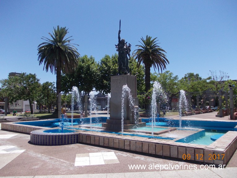 Foto: Plaza Constitucion - Dolores (Soriano), Uruguay