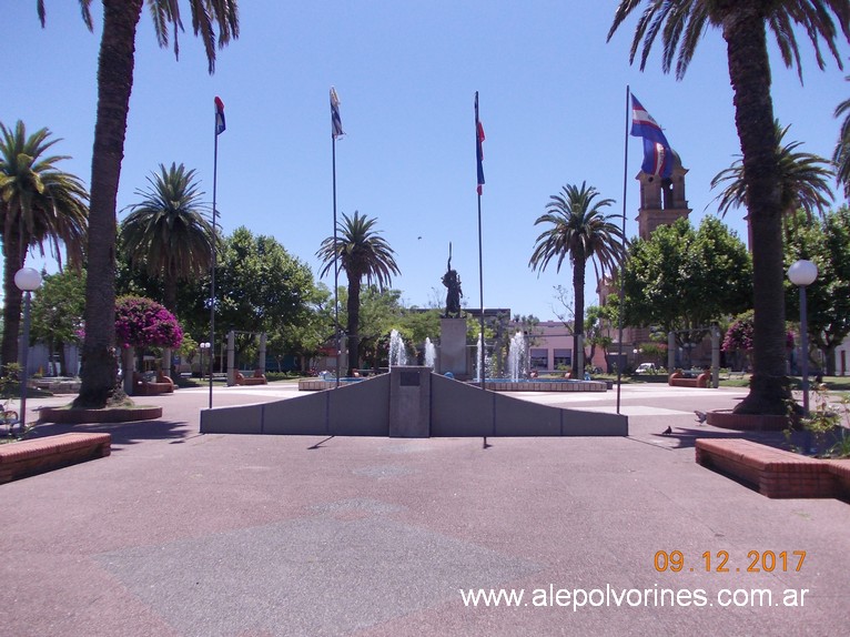 Foto: Plaza Constitucion - Dolores (Soriano), Uruguay