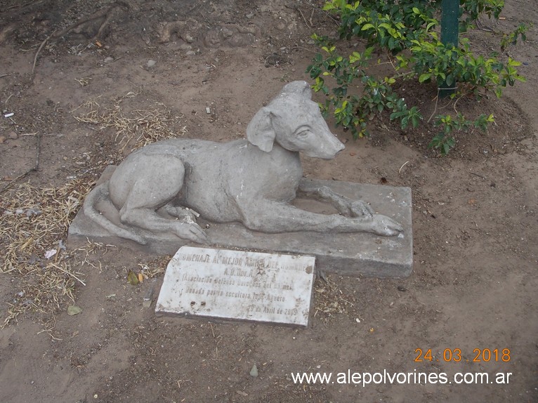 Foto: Monumento al Perro - Santa Fe, Argentina