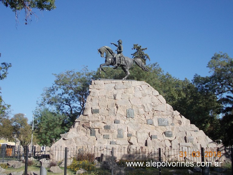 Foto: Monumento Gral San Martin - Villa Mercedes (San Luis), Argentina