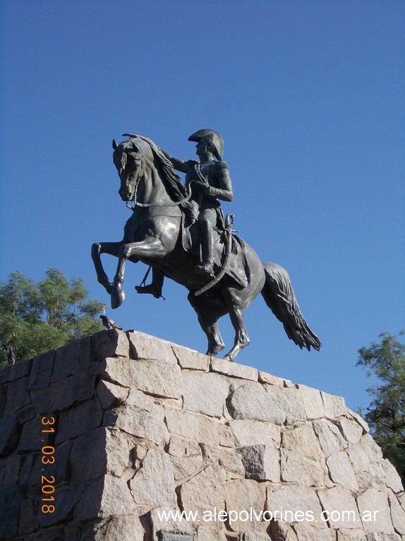 Foto: Monumento Gral San Martin - Villa Mercedes (San Luis), Argentina