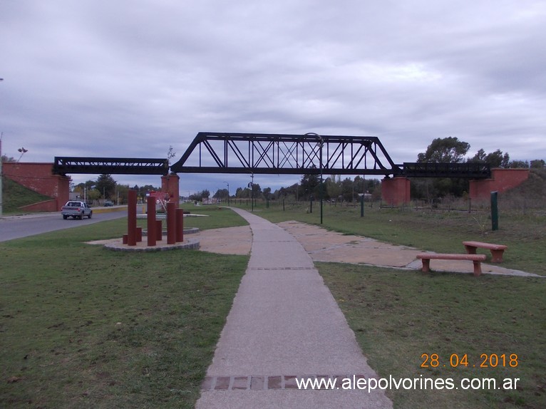 Foto: Puente Ferroviario FCRPB sobre FCS - Coronel Suarez (Buenos Aires), Argentina