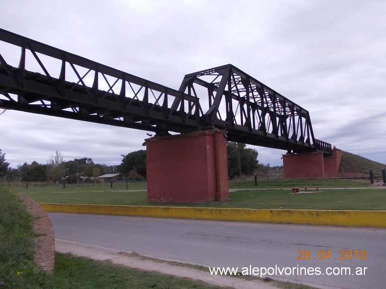 Foto: Puente Ferroviario FCRPB sobre FCS - Coronel Suarez (Buenos Aires), Argentina