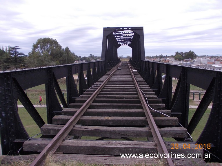 Foto: Puente Ferroviario FCRPB sobre FCS - Coronel Suarez (Buenos Aires), Argentina