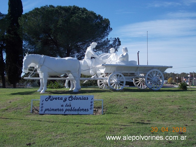 Foto: Rivera, Monumento a los primeros pobladores - Rivera (Buenos Aires), Argentina