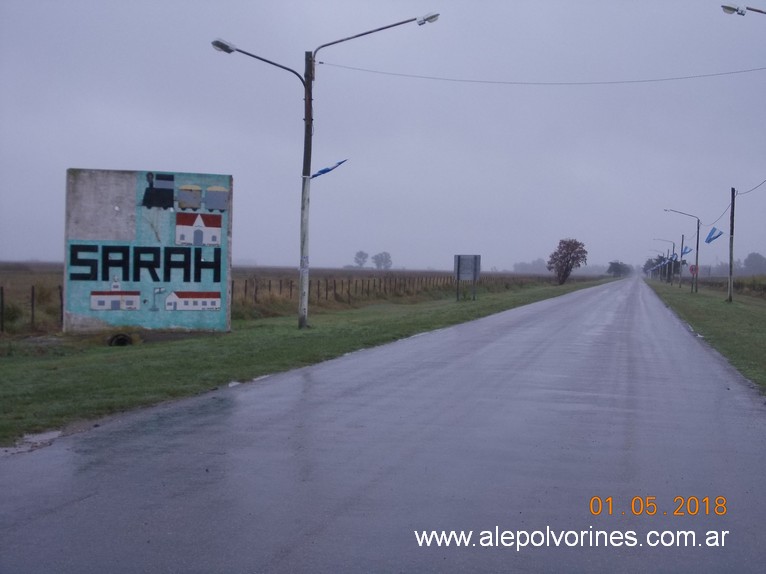 Foto: Acceso a Sarah - Sarah (La Pampa), Argentina