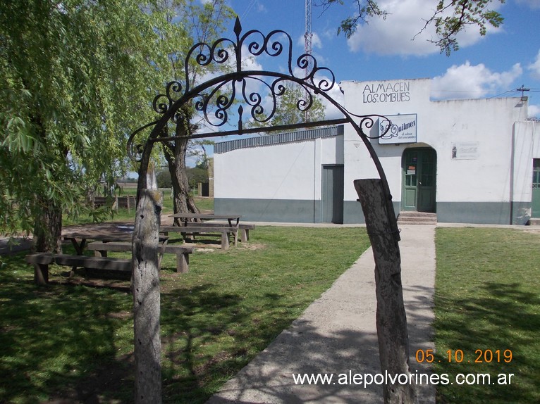 Foto: Almacen Los Ombues - Chenaut (Buenos Aires), Argentina