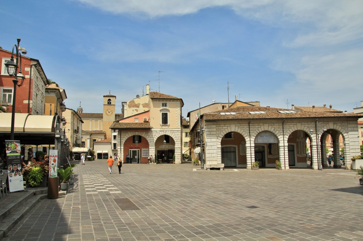 Foto: Centro histórico - Desenzano di Garda (Lombardy), Italia