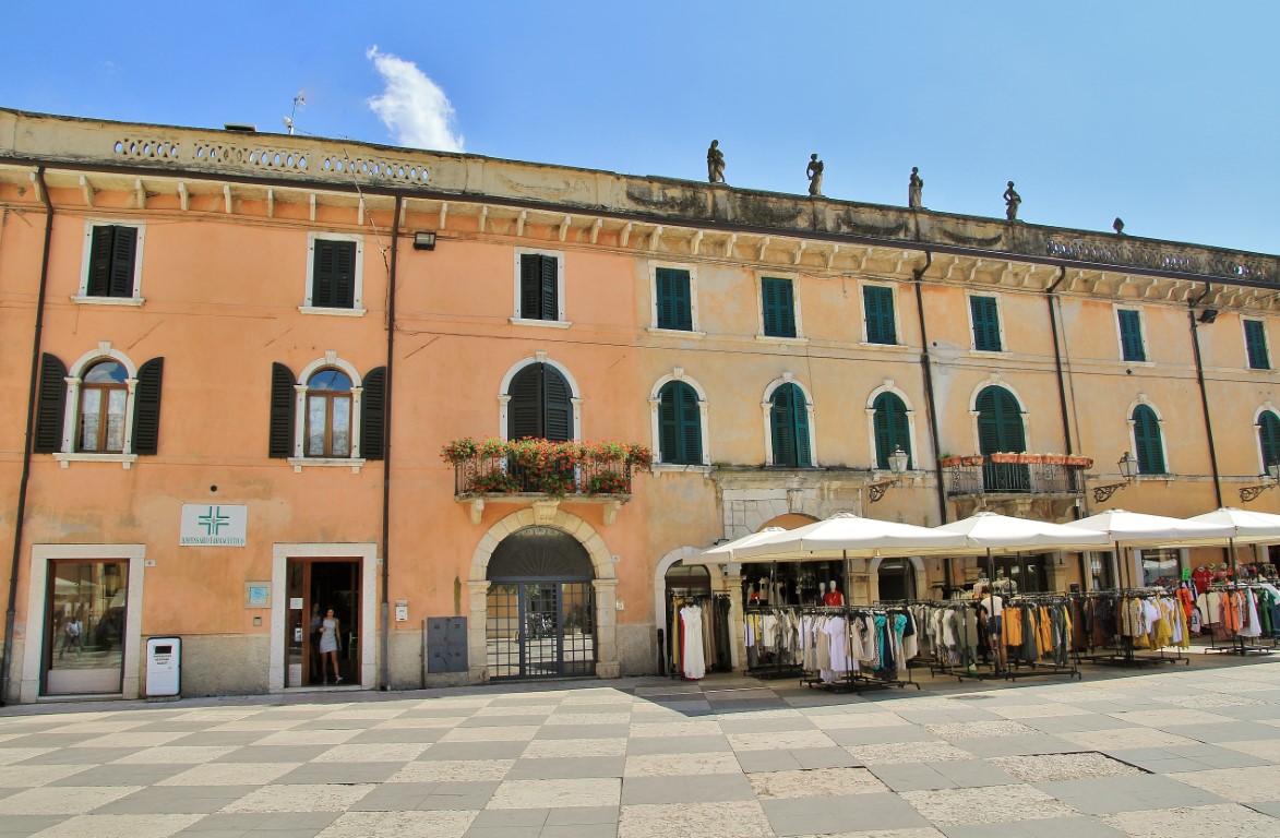 Foto: Centro histórico - Lazise (Veneto), Italia