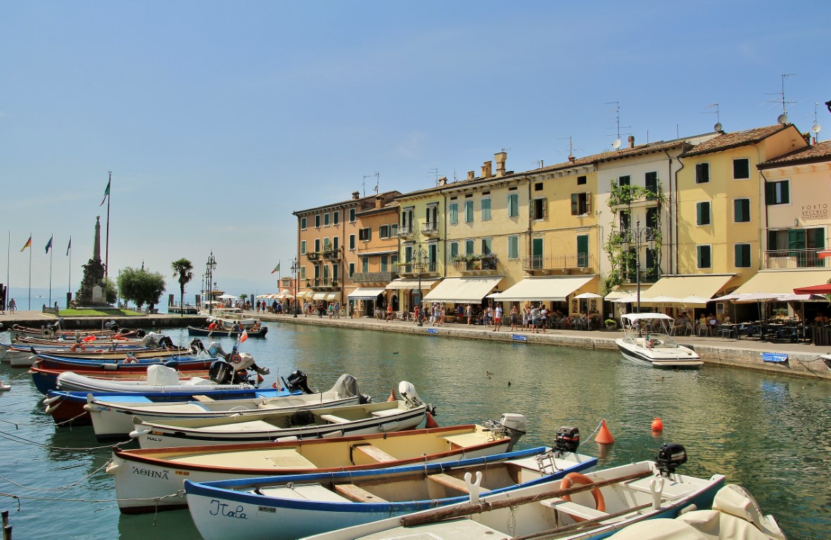 Foto: Centro histórico - Lazise (Veneto), Italia