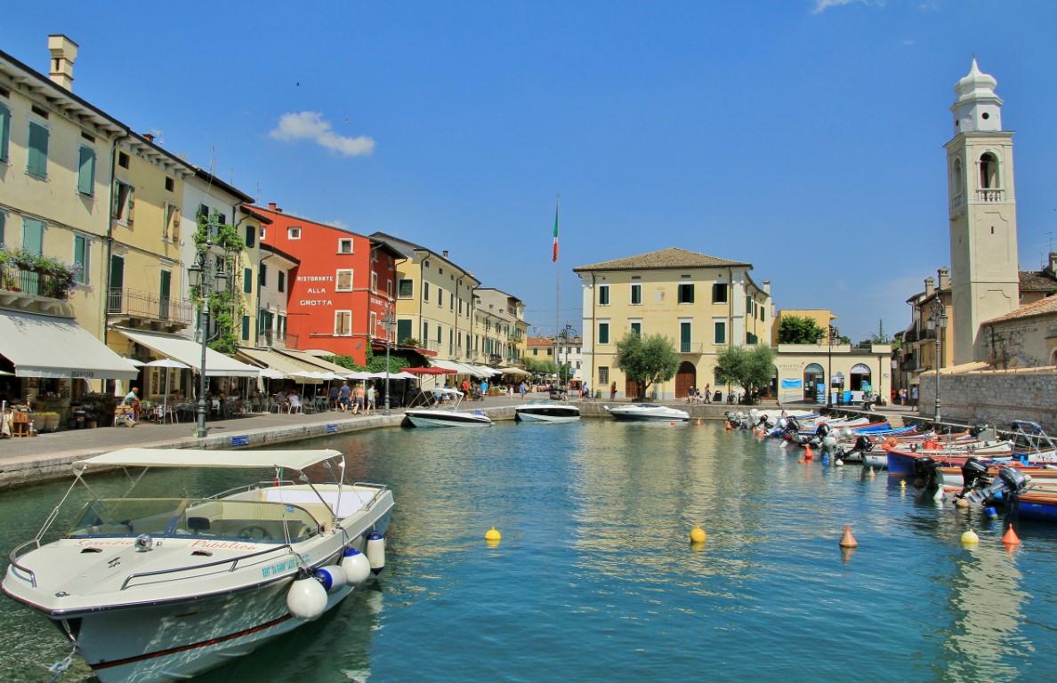 Foto: Centro histórico - Lazise (Veneto), Italia