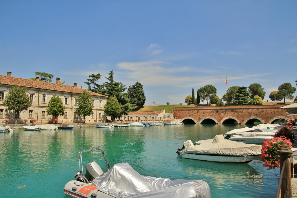 Foto: Centro histórico - Peschiera del Garda (Veneto), Italia