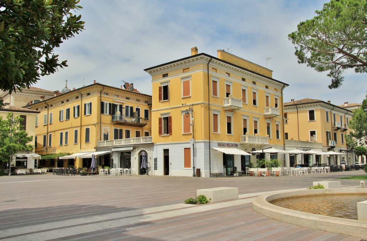 Foto: Centro histórico - Desenzano di Garda (Lombardy), Italia