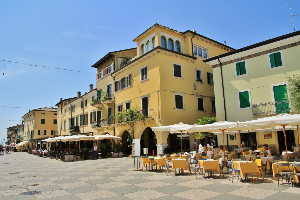 Foto: Centro histórico - Lazise (Veneto), Italia