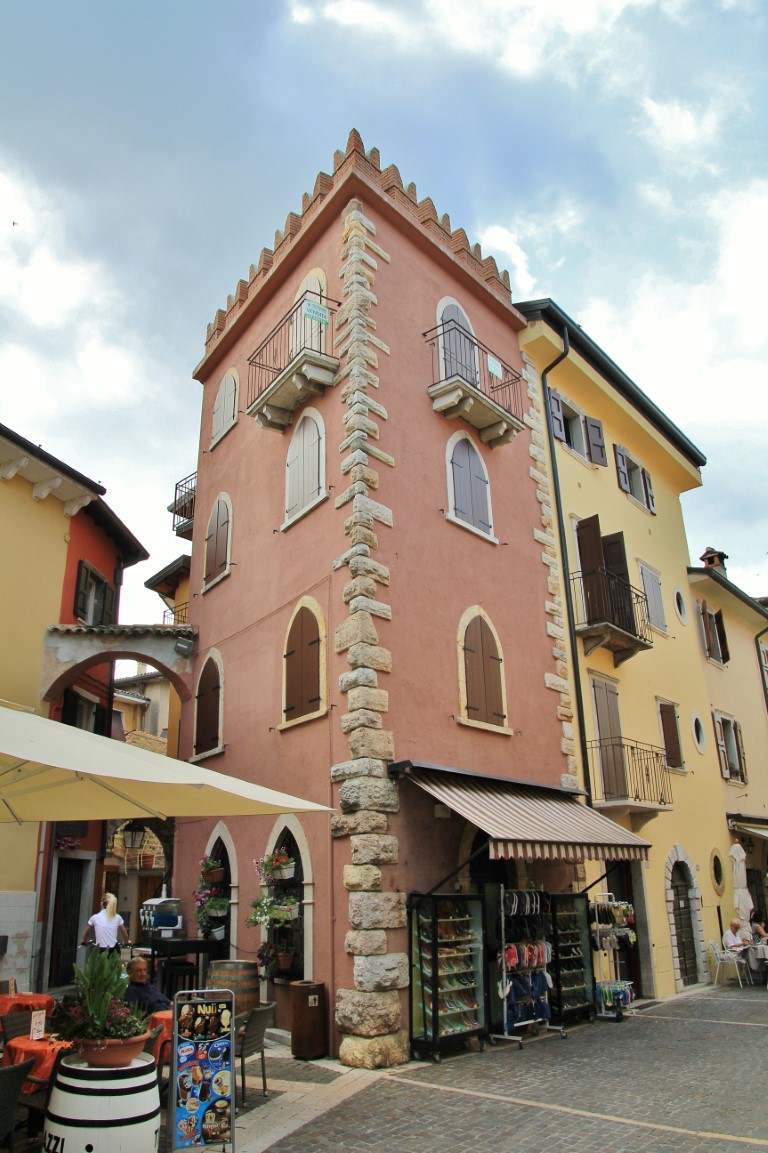 Foto: Centro histórico - Torri del Benaco (Veneto), Italia