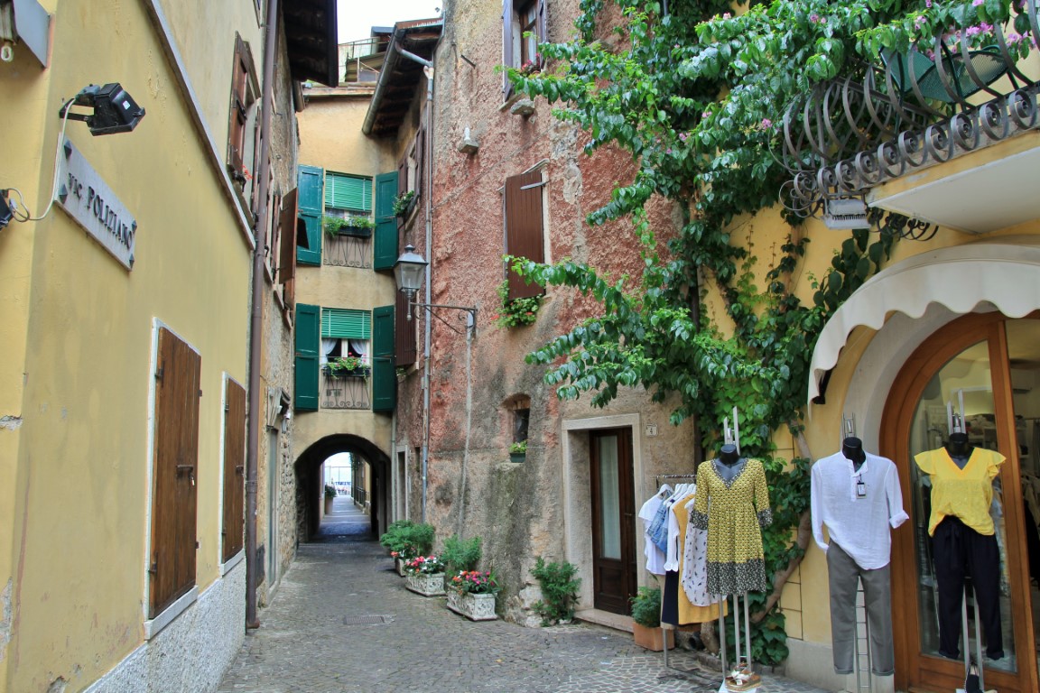 Foto: Centro histórico - Torri del Benaco (Veneto), Italia