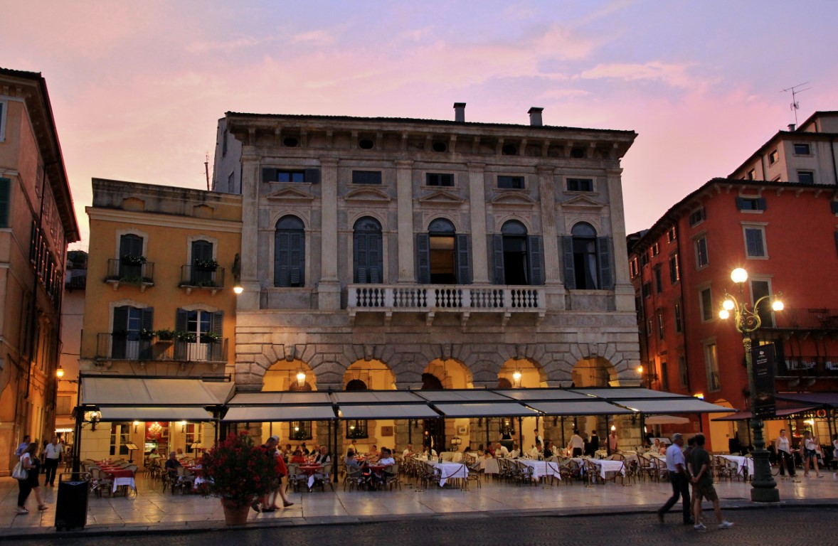 Foto: Anochecer - Verona (Veneto), Italia