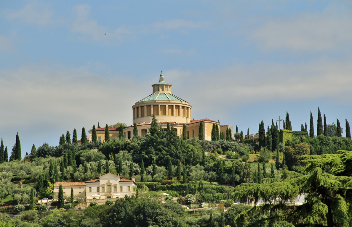 Foto: Nuestra Sra. de Lourdes - Verona (Veneto), Italia